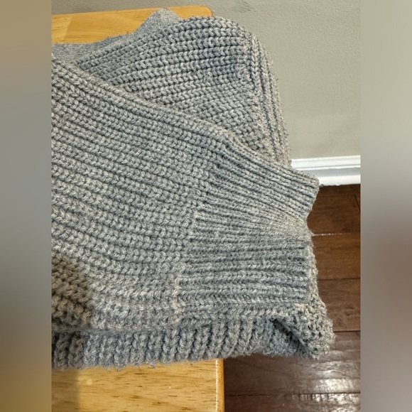 Gray Button-Up Knit Cardigan With Adjustable Fit Straps (Size M) - Picture 6 of 6